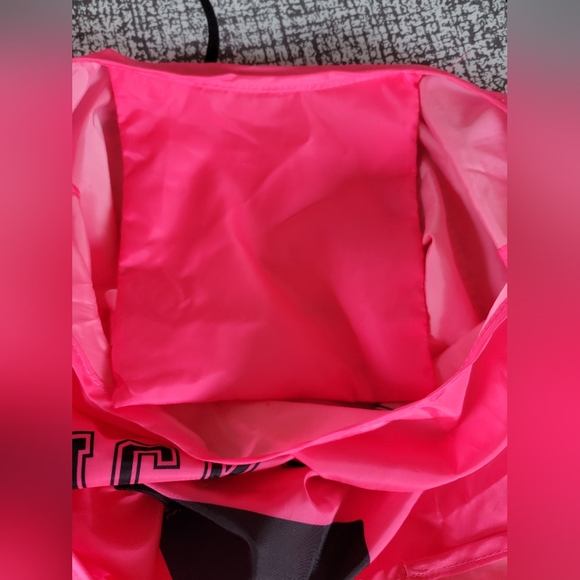 NWT Victoria's Secret Sport Gym Bag - Picture 3 of 7